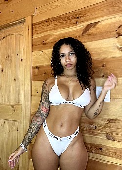 Deja Hiott